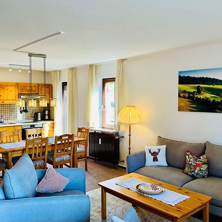 Ferienwohnung Lotti + Hochschwarzwald Card Titisee-Neustadt Bagian luar foto